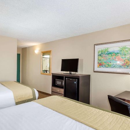 Baymont By Wyndham Fort Myers Airport Стая снимка