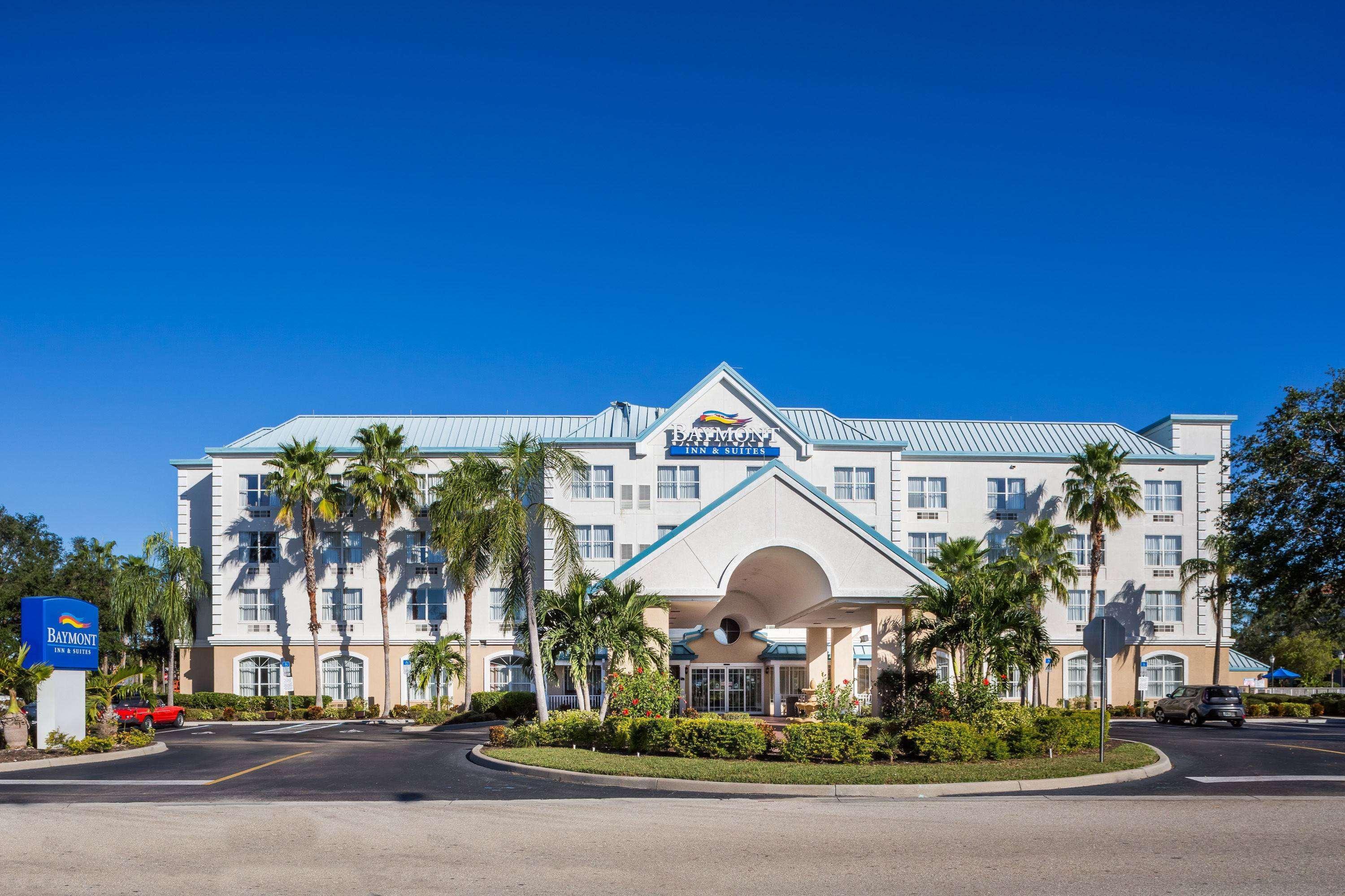 Baymont By Wyndham Fort Myers Airport Hotel Екстериор снимка