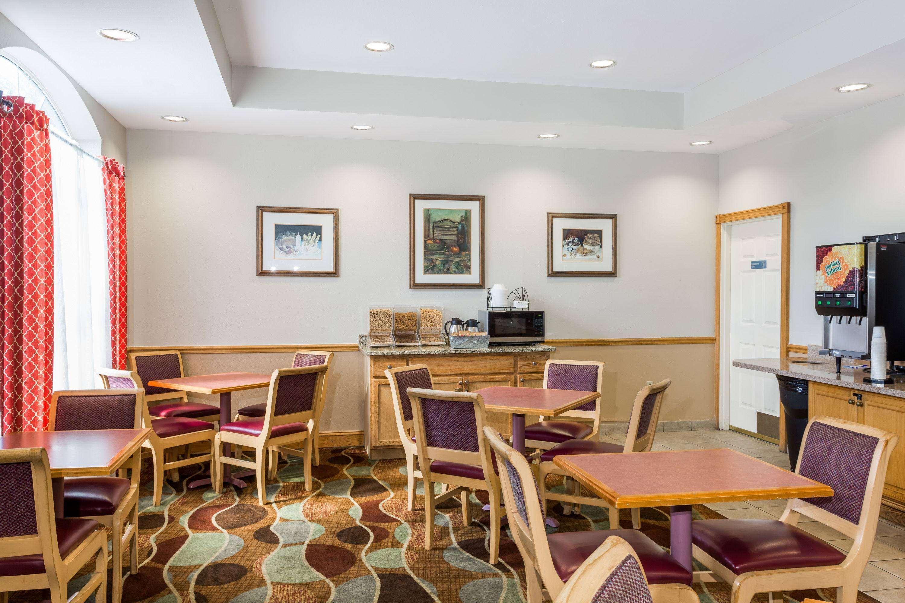 Baymont By Wyndham Fort Myers Airport Екстериор снимка