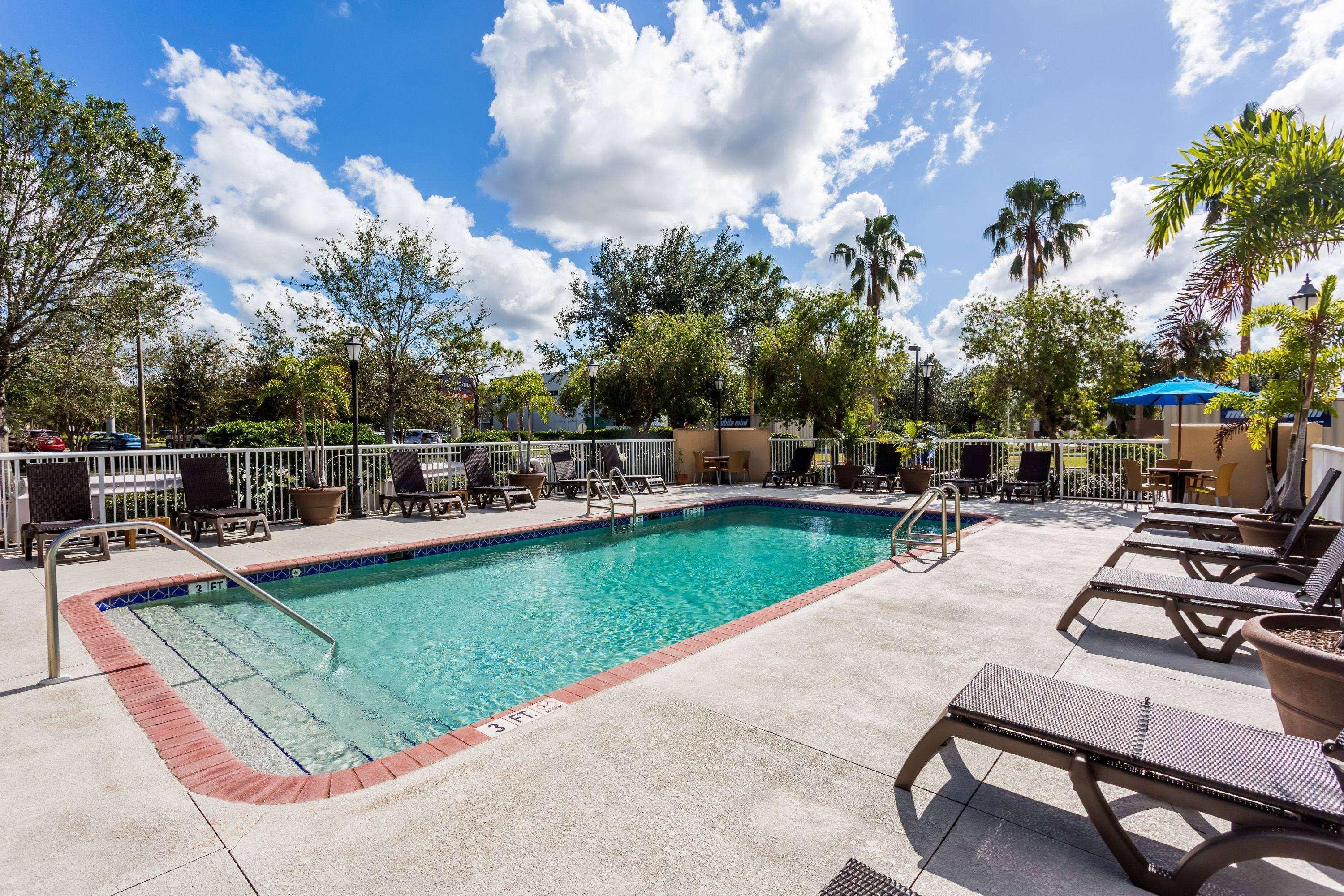 Baymont By Wyndham Fort Myers Airport Екстериор снимка