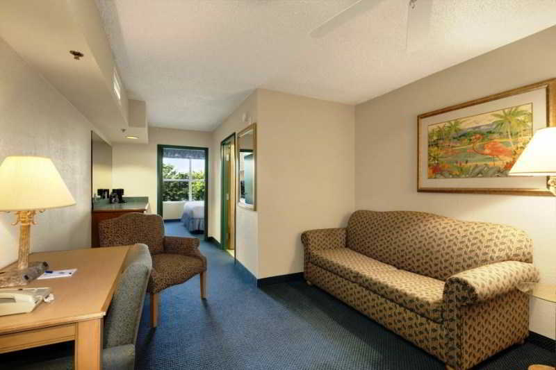 Baymont By Wyndham Fort Myers Airport Hotel Екстериор снимка