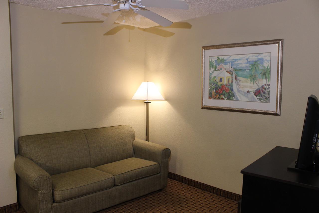 Baymont By Wyndham Fort Myers Airport Hotel Екстериор снимка