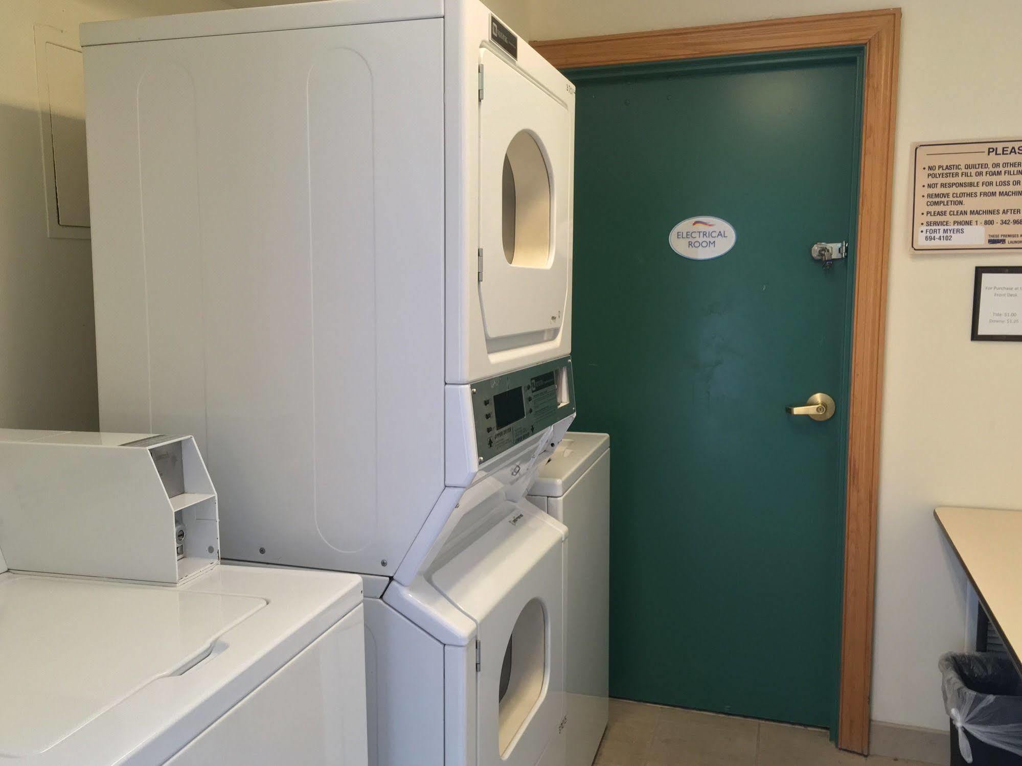 Baymont By Wyndham Fort Myers Airport Екстериор снимка