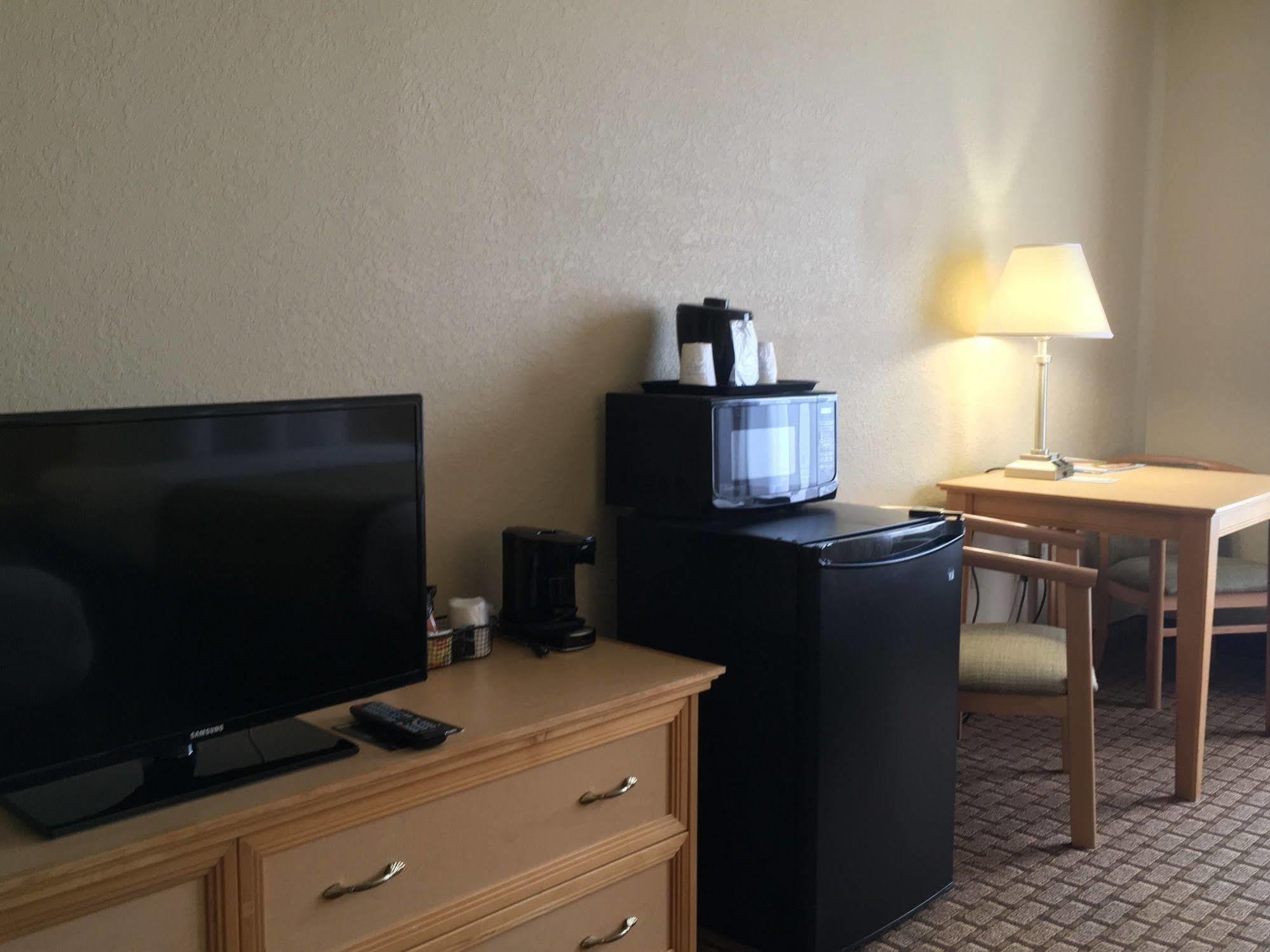 Baymont By Wyndham Fort Myers Airport Екстериор снимка