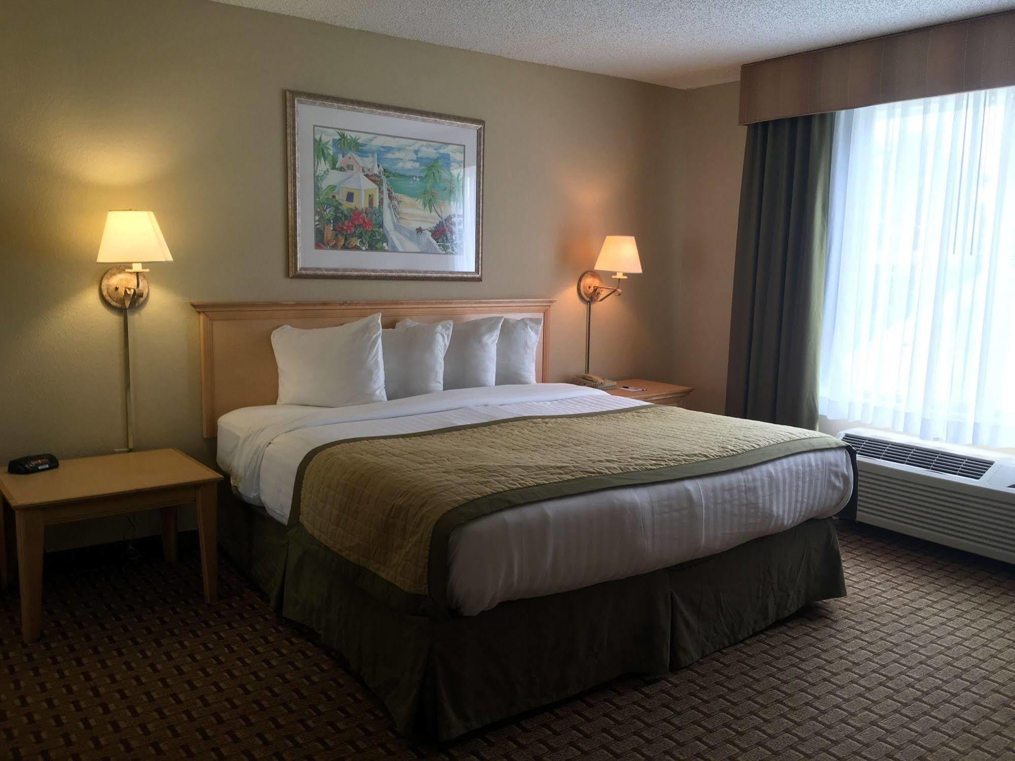 Baymont By Wyndham Fort Myers Airport Екстериор снимка