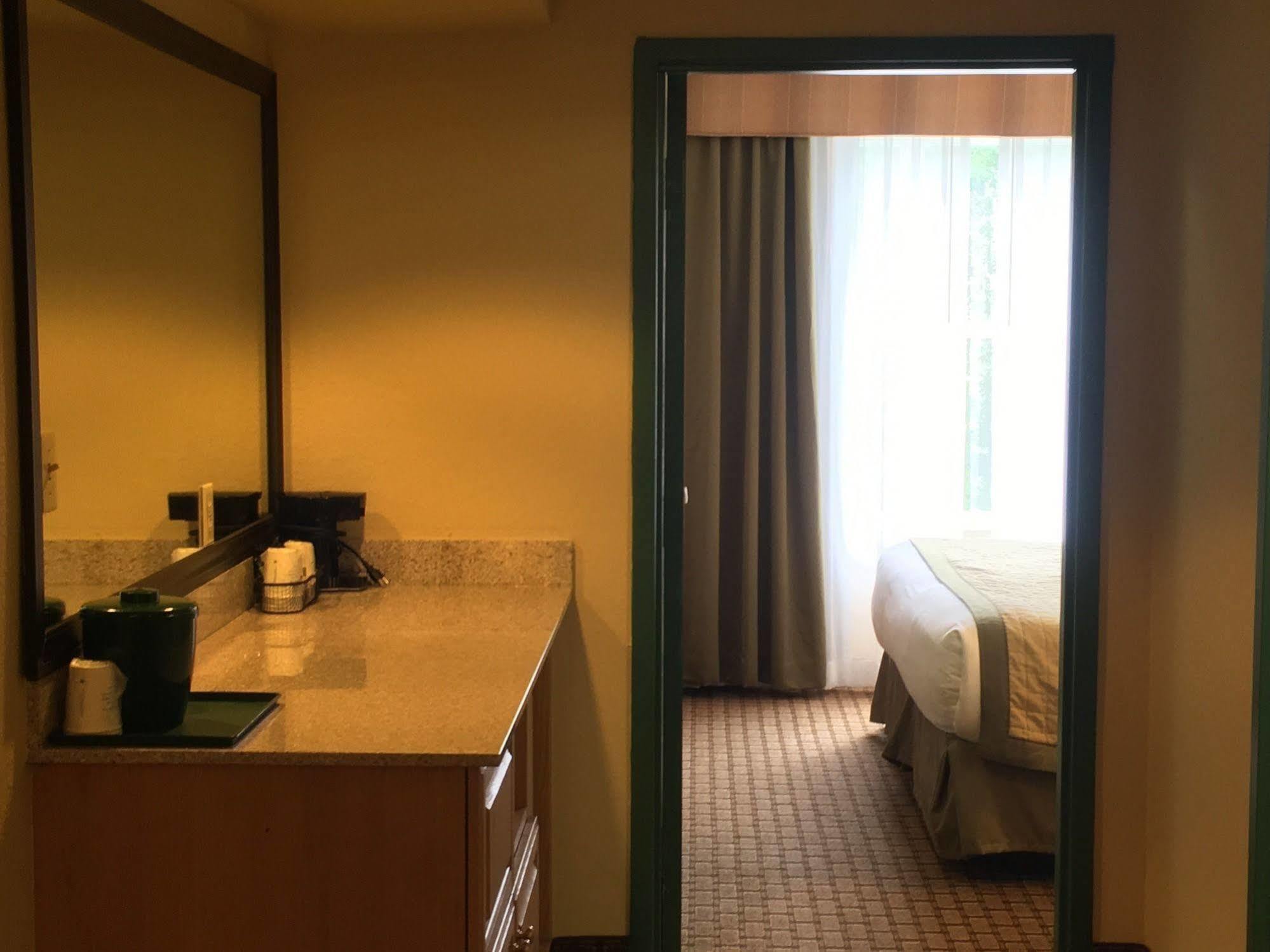 Baymont By Wyndham Fort Myers Airport Екстериор снимка