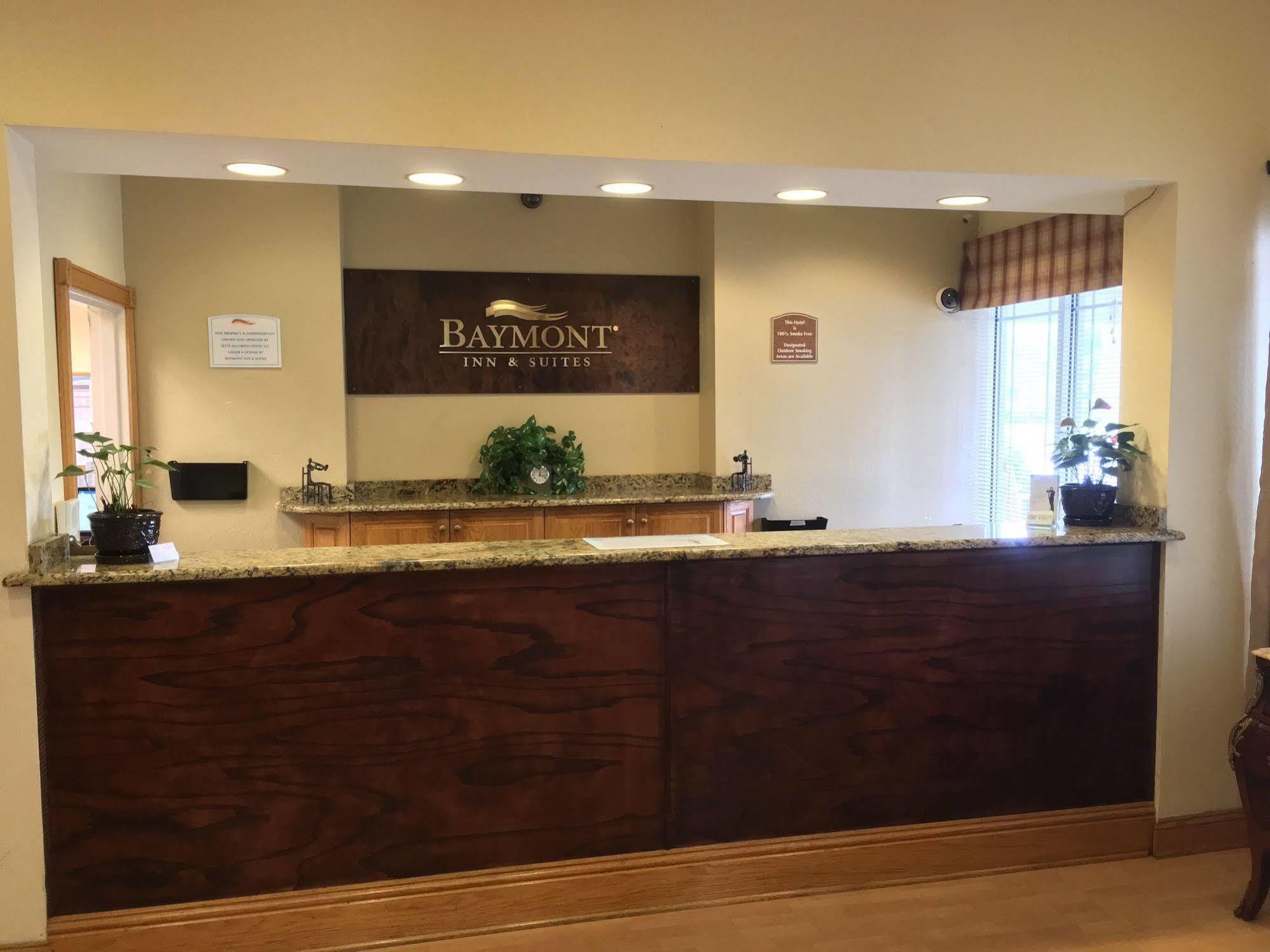 Baymont By Wyndham Fort Myers Airport Hotel Екстериор снимка